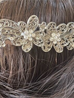 Silver Floral Rhinestone Hair Comb - Elegant Women’s Accessory